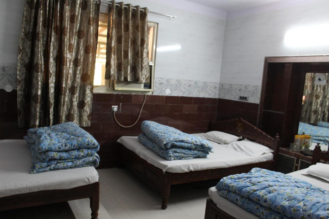 Central Guest House , Walk In Dargah & Markaz New Delhi Bagian luar foto