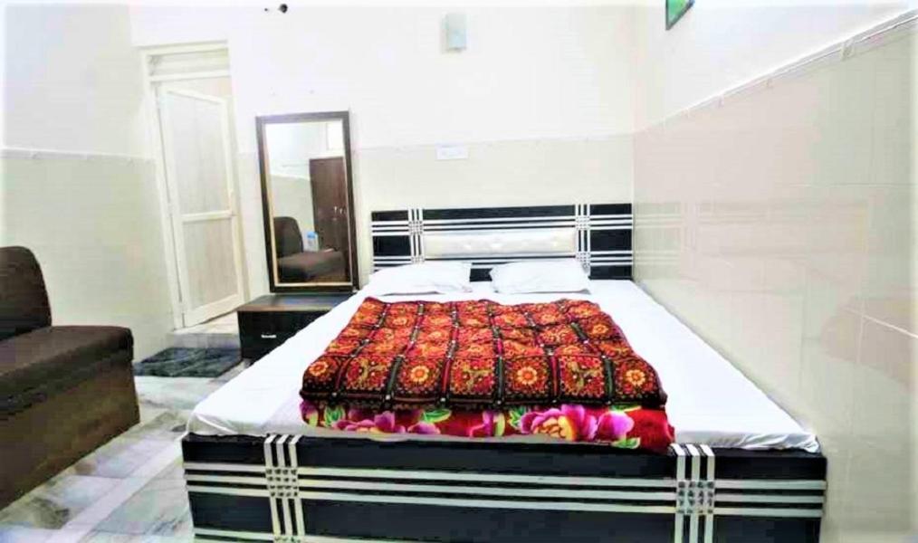 Central Guest House , Walk In Dargah & Markaz New Delhi Bagian luar foto