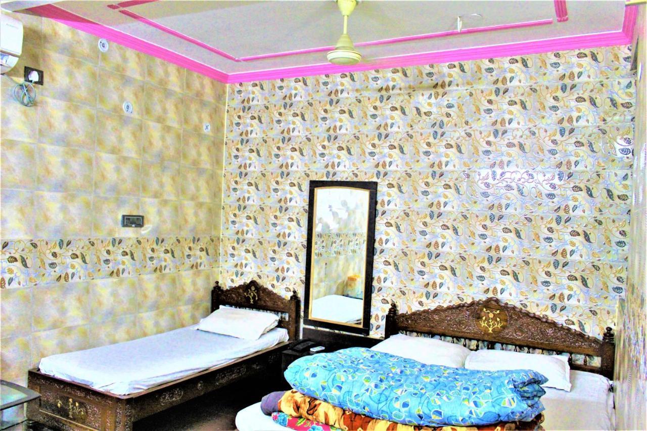 Central Guest House , Walk In Dargah & Markaz New Delhi Bagian luar foto
