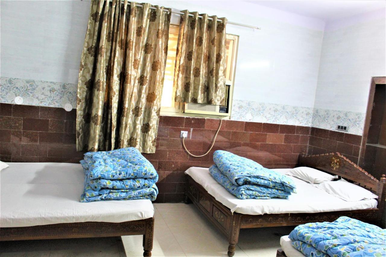 Central Guest House , Walk In Dargah & Markaz New Delhi Bagian luar foto
