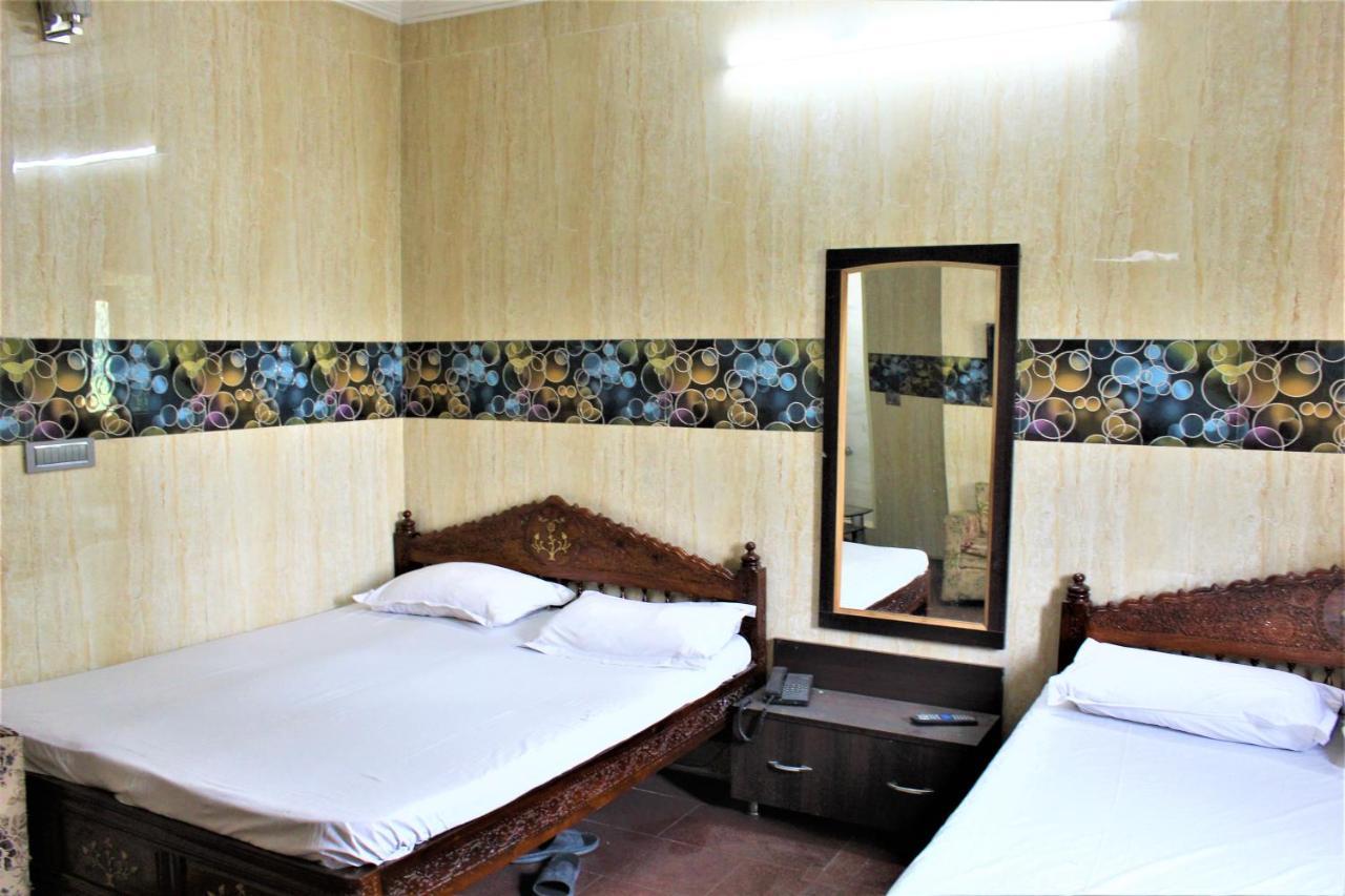 Central Guest House , Walk In Dargah & Markaz New Delhi Bagian luar foto