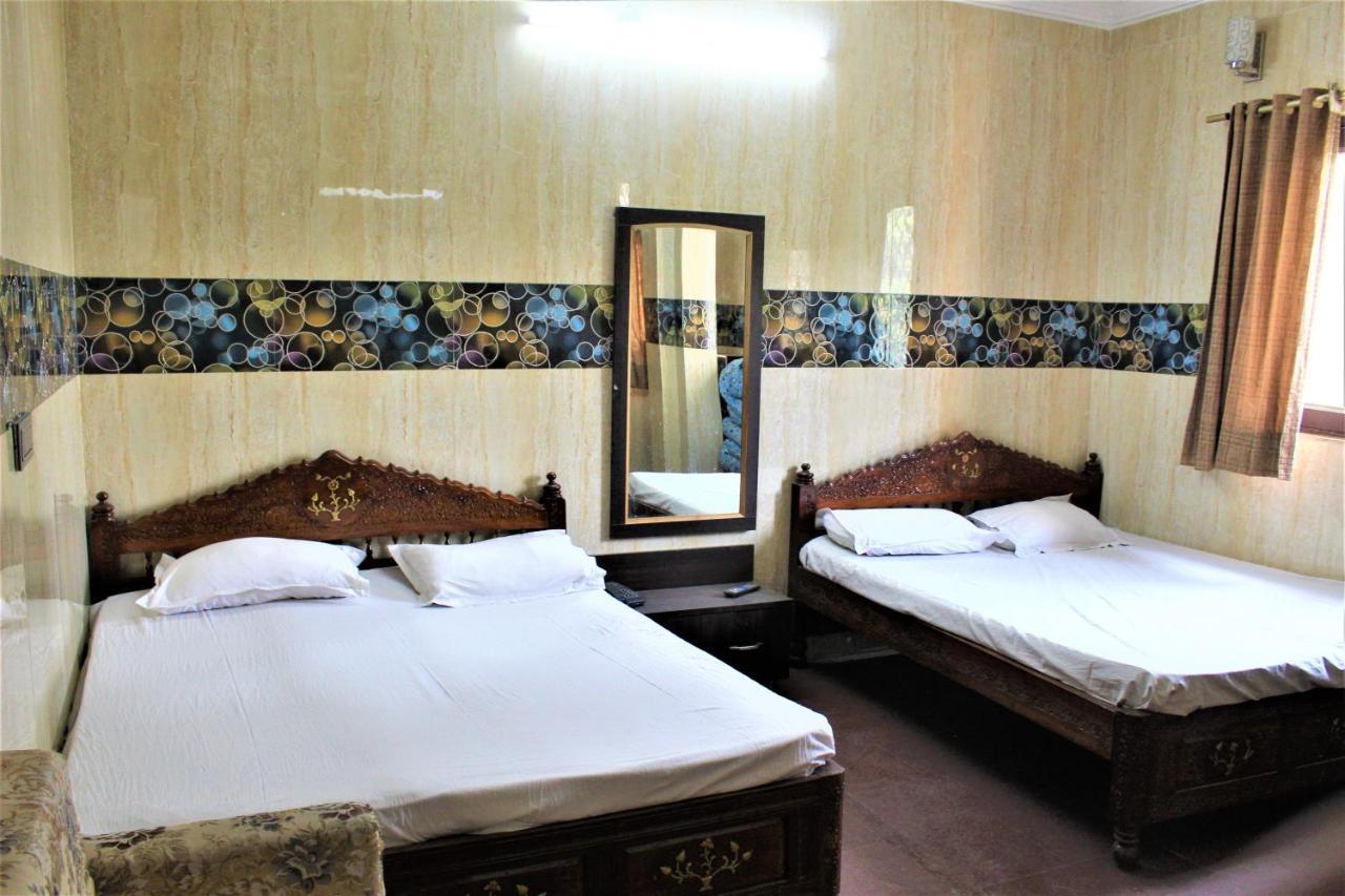 Central Guest House , Walk In Dargah & Markaz New Delhi Bagian luar foto